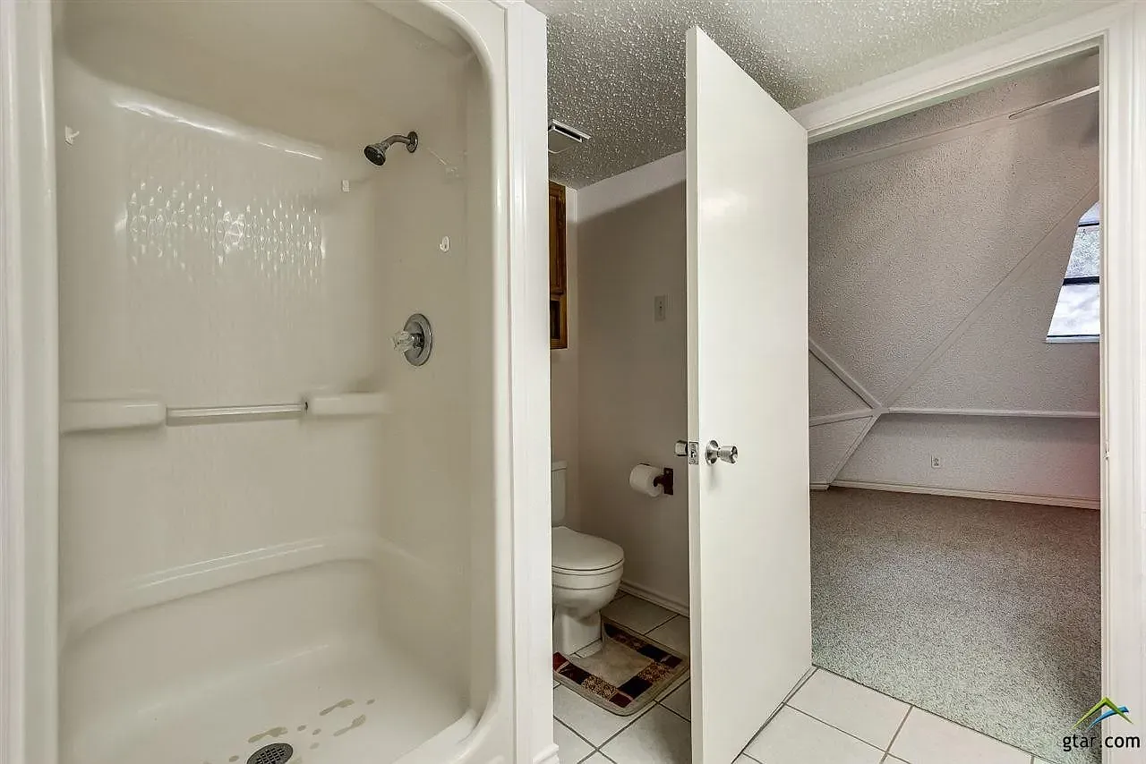 2 bed, 2500 sqft, $2,300 — Photo 3