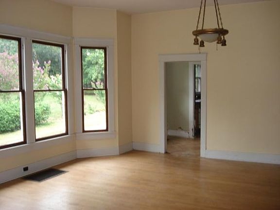 5th image of 2812 NE Gibbs Dr