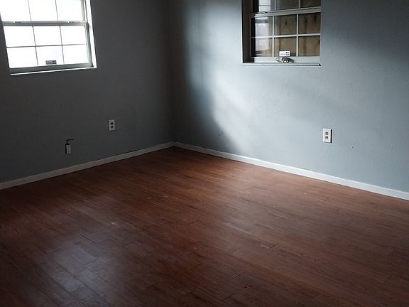4th image of 1534 Goodyear Ave