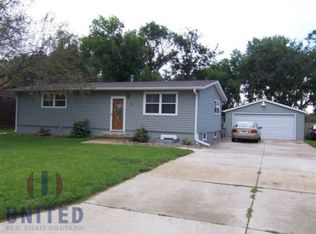 6 Alcoma Dr, Mccook Lake, SD 57049