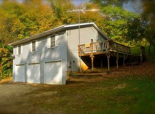 26425 215th Ave, Delhi, IA 52223