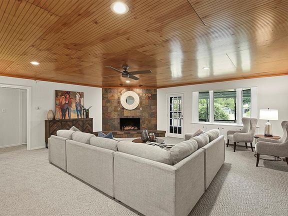 2nd image of 2112 Cartwright Dr