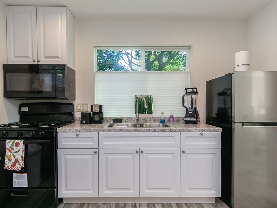 1st image of 3038 Bagley Ave #1