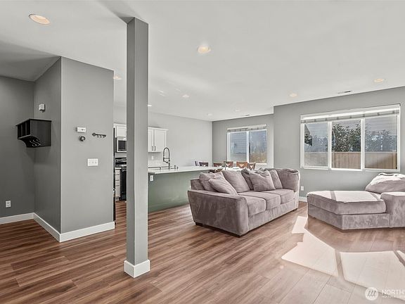 5th image of 4018 62nd Avenue Ct E