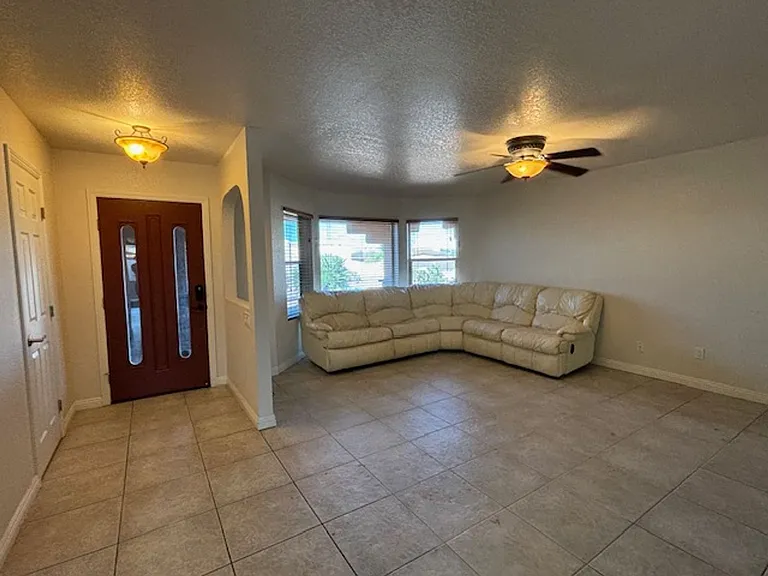 2323 Daytona Loop — Photo 4