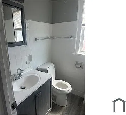 3 bed, 900 sqft, $2,000 — Photo 3