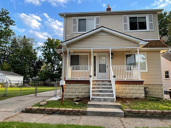 3rd image of 26435 McDonald St