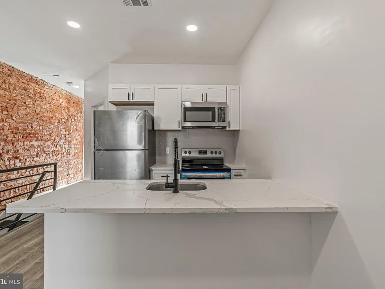 1332 W Toronto St #B — Photo 7