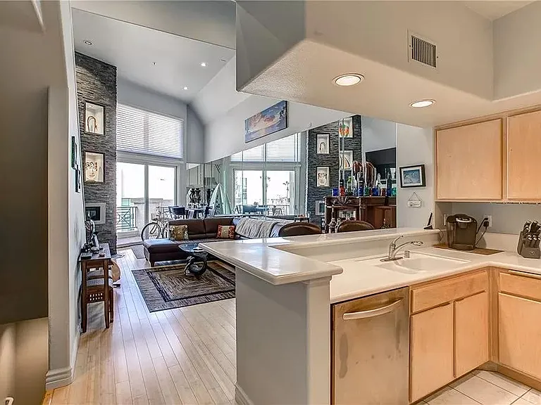 200 Pacific Coast Hwy #328 — Photo 3