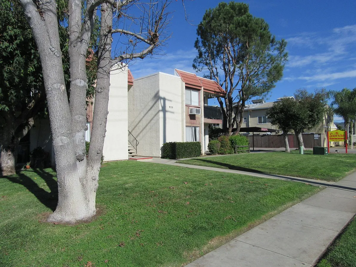 Building Photo - 920 E Mission Ave #960