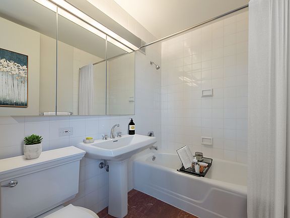 5th image of 525 E 72nd St APT 28I