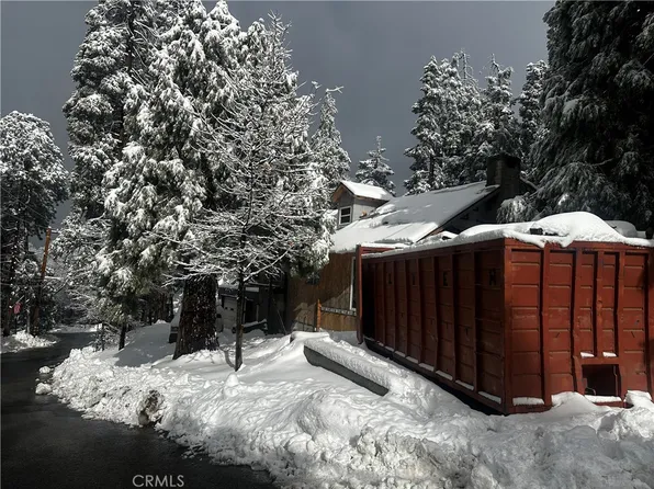 705 Clubhouse Dr, Twin Peaks, CA 92391