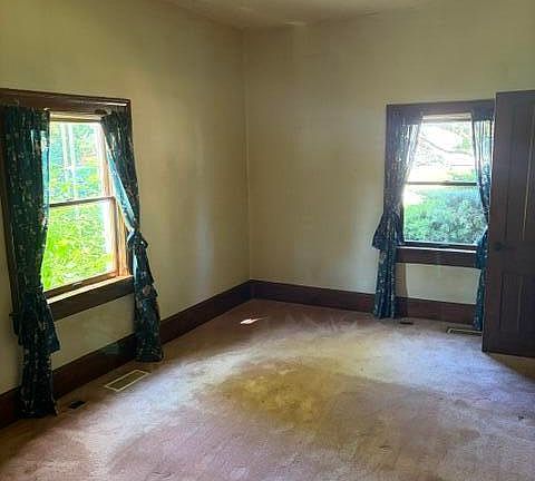 5th image of 208 Church St
