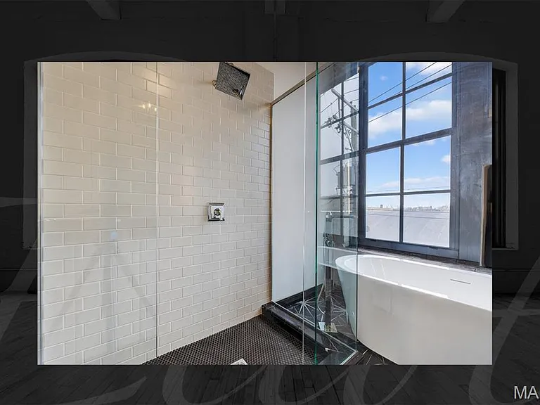 2647 Locust St #2R — Photo 14