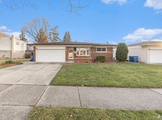 32201 Whitley Cir, Warren, MI