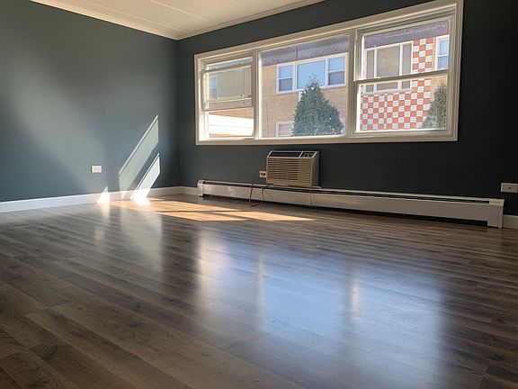 2nd image of 10931 S Lloyd Dr APT 2A