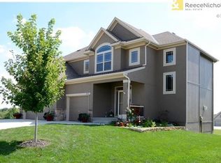 917 Coyote Dr, Raymore, MO 64083