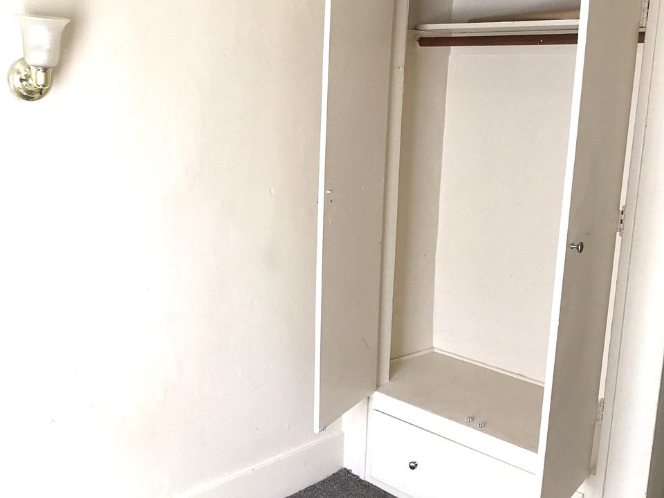 2nd image of 237 High St