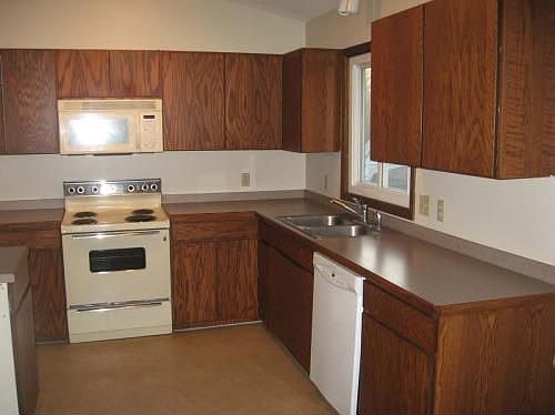 2nd image of 1185 Hillcrest Ct