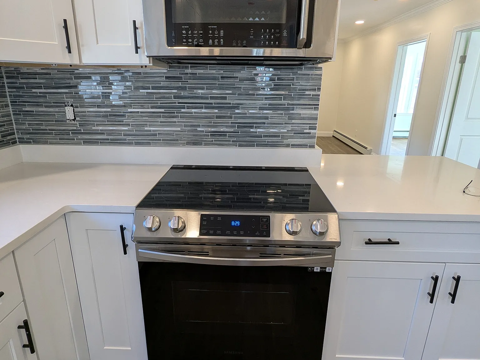 5 bed, 2.5 bath, 2050 sqft, $4,500 — Photo 3