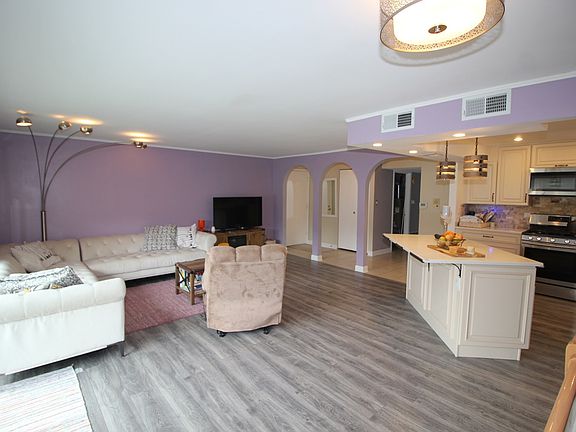 5th image of 10400 Parkside Ave 1040-unit B-3
