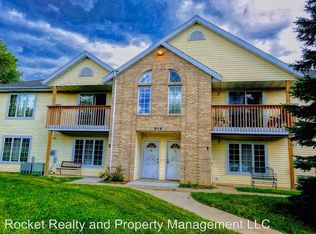 910 Monroe St APT 1, Fort Atkinson, WI 53538
