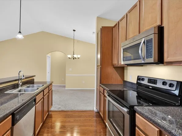 29 Kassebaum Ln APT 304, Saint Louis, MO 63129