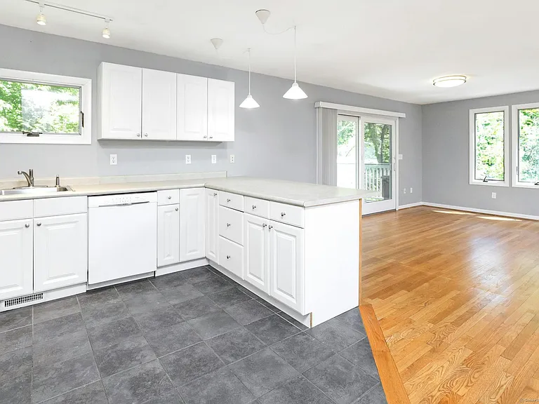 5 Wakerobin Rd — Photo 11