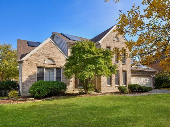 2604 Newport Dr, Naperville, IL 60565