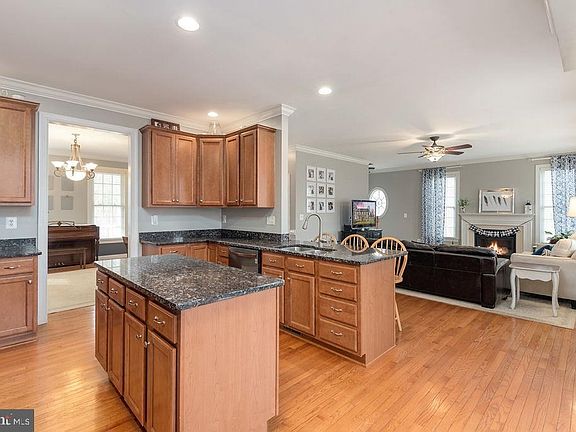3rd image of 13211 Chandler Ct