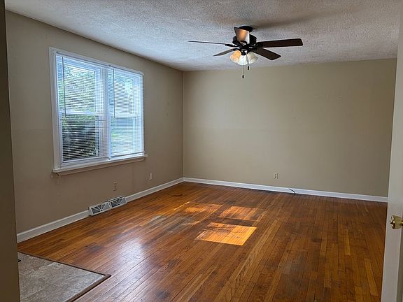 3rd image of 1022 McGregor St