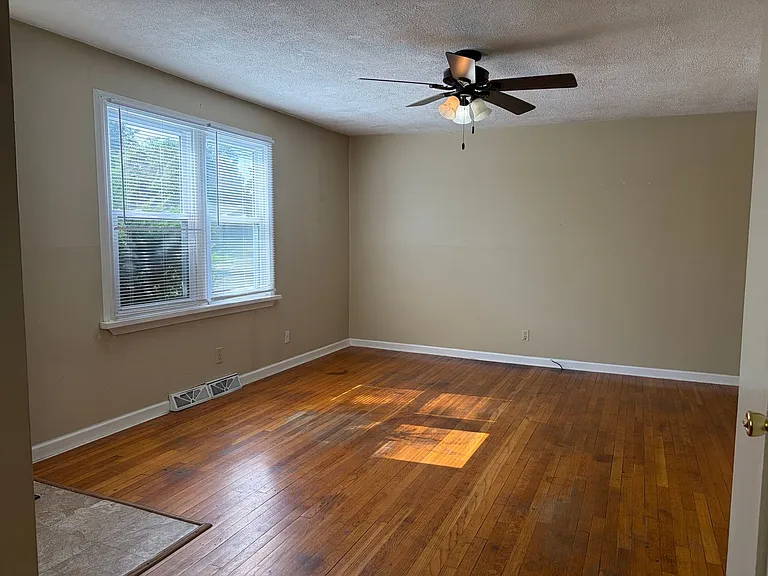 1022 McGregor St — Photo 3
