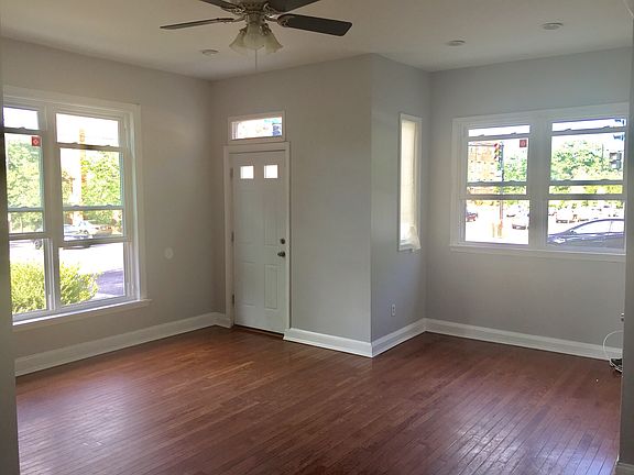 Living Room - Pic 1