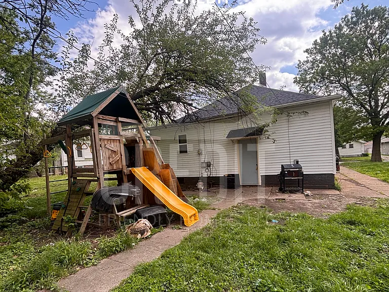1434 E Hickory St — Photo 3