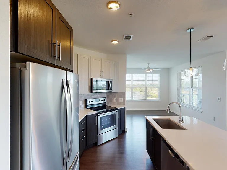 Essex Luxe Apartments — Photo 95