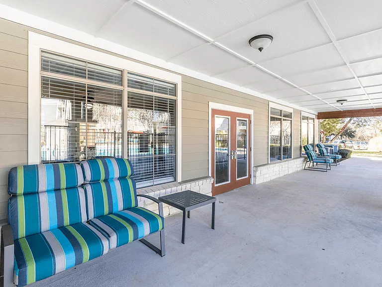 Park Place at Loyola Apartments — Photo 10