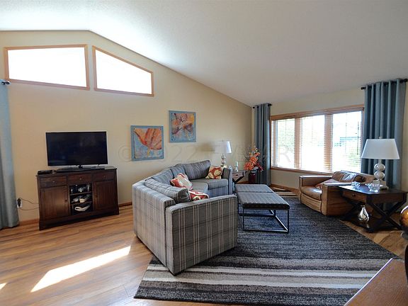 3rd image of 1679 Oakwood Dr