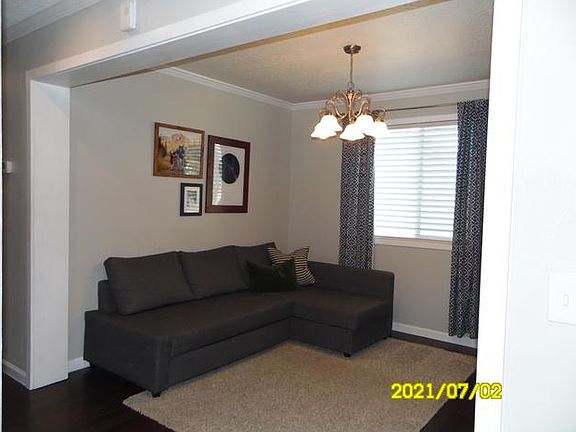 4th image of 209 E Calais Ln