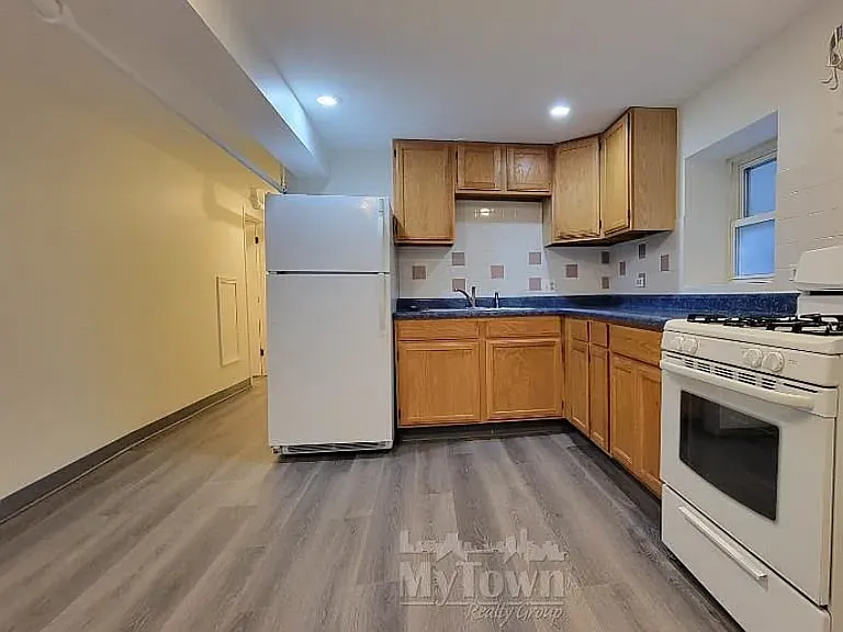 4704 N Rockwell St #G — Photo 2