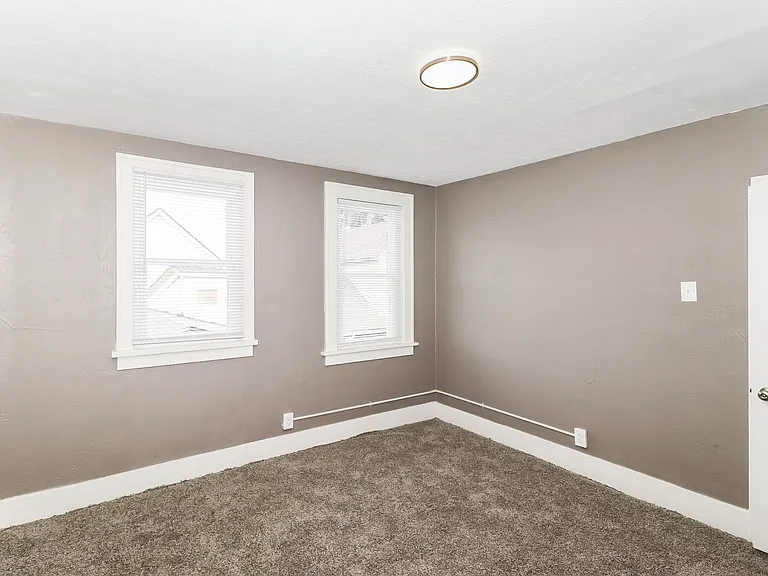 1424347_025_bedroom_12891415.jpg