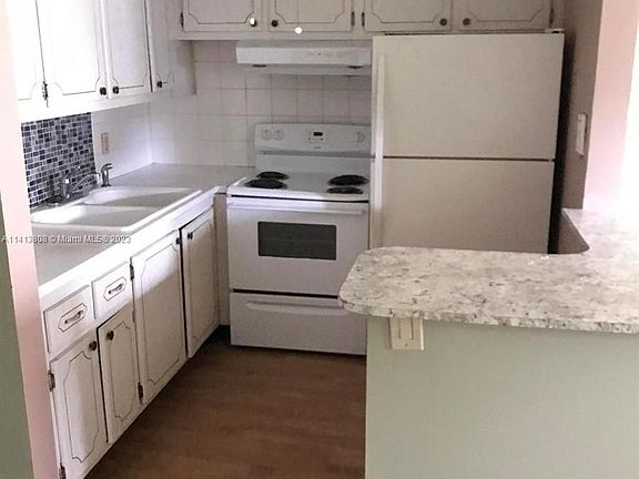 4th image of 139 Windsor Dr #G