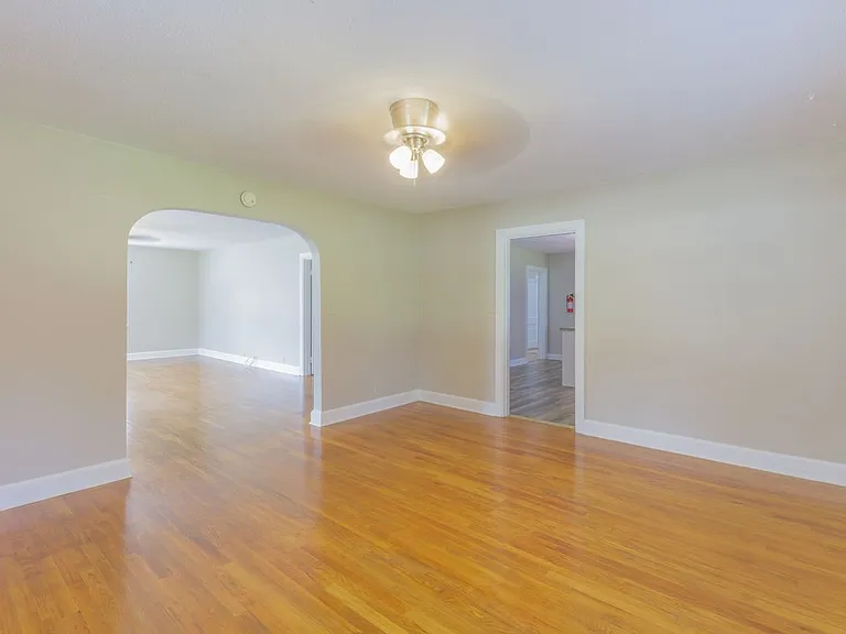505 N Market St — Photo 8