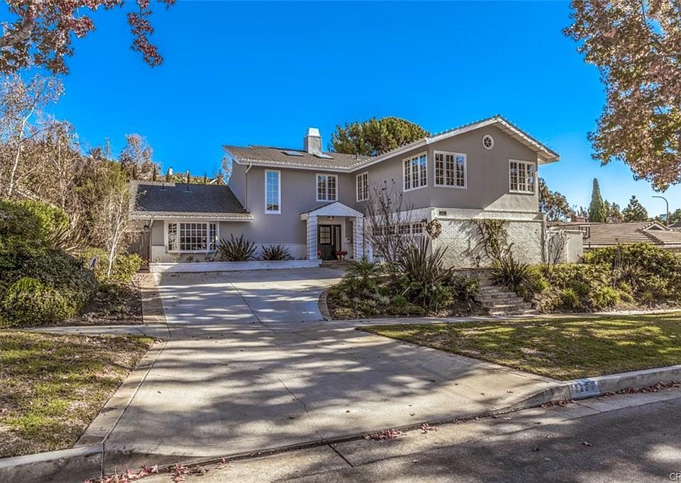 1st image of 2220 Alta Vista Dr