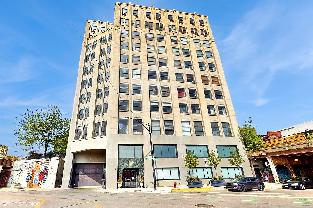 2 bed, 800 sqft, $2,450 — Photo 1
