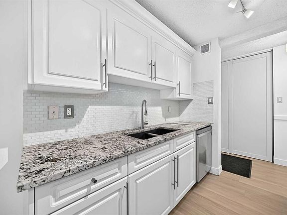 4th image of 8948 W Elbow Dr SW #503