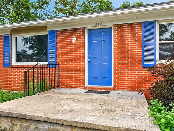3rd image of 228 Laurel Ln