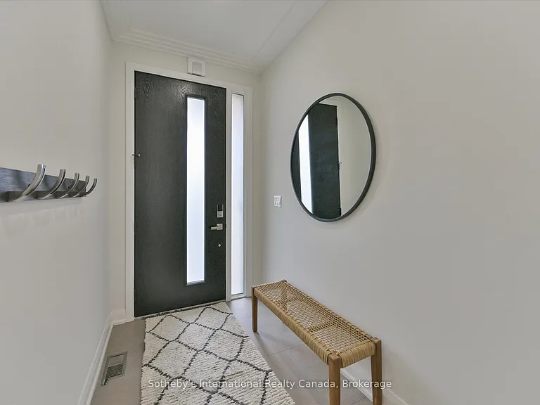 41 A Maple Ave N — Photo 2