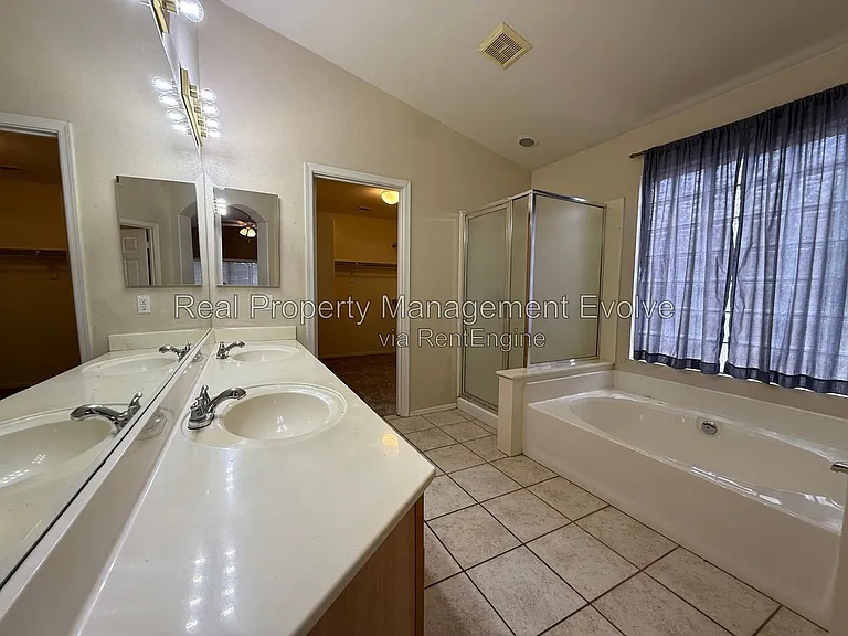 1021 W Park Ave — Photo 17