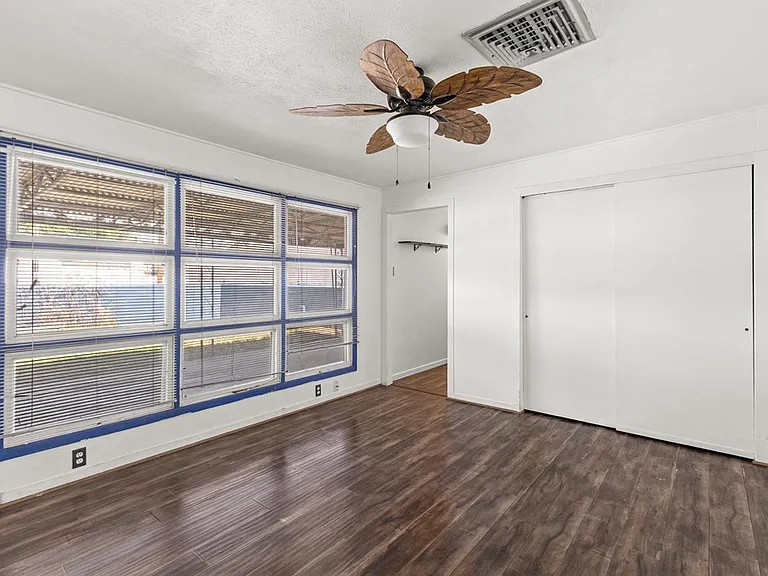704 S Avenue C — Photo 13