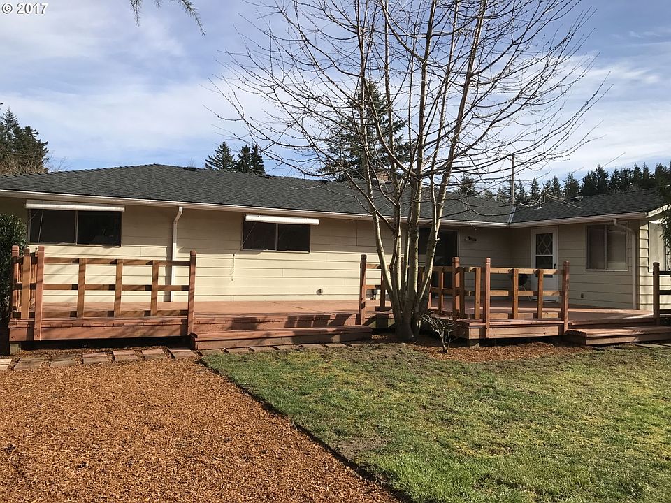 2nd image of 811 SE 214th Ave